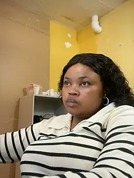 Curveysinaa online show from March 5, 2025, 12:44 pm