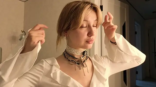 bonnyfloweer online show from June 10, 2026, 4:17 pm