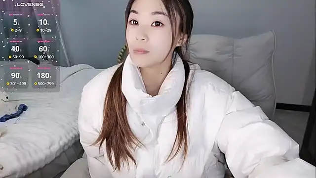 Feifei-cn online show from February 7, 2025, 1:11 pm