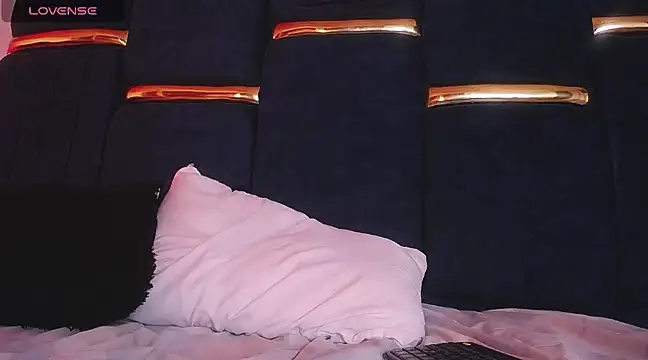 Snapshot of fulfill_fantasies1 chatting on January 24, 2025, 4:27 am fulfill fantasies1 online show from January 24, 2025, 4:27 am