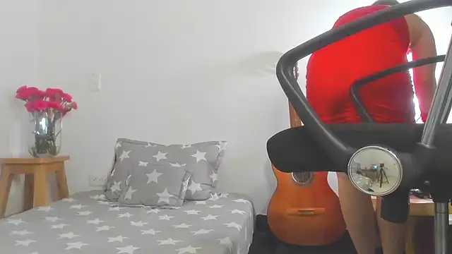 Liloo8923 online show from October 6, 2025, 12:30 am