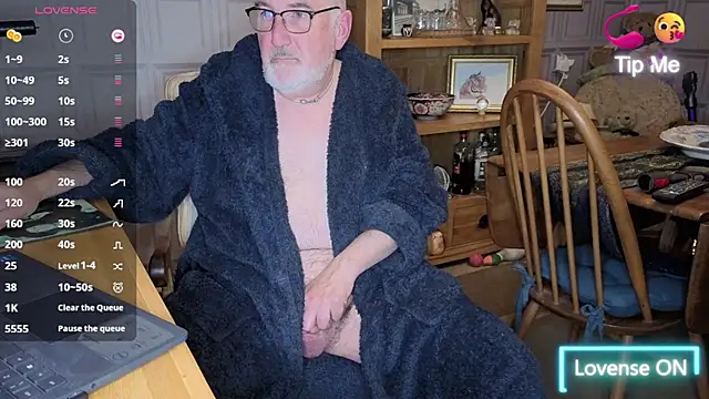 Adamdaddybear online show from October 17, 2025, 8:22 pm