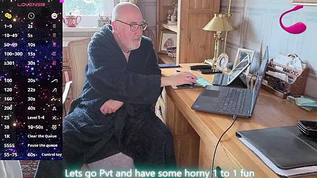 Snapshot of Adamdaddybear chatting on April 8, 2026, 7:08 am Adamdaddybear online show from April 8, 2026, 7:08 am