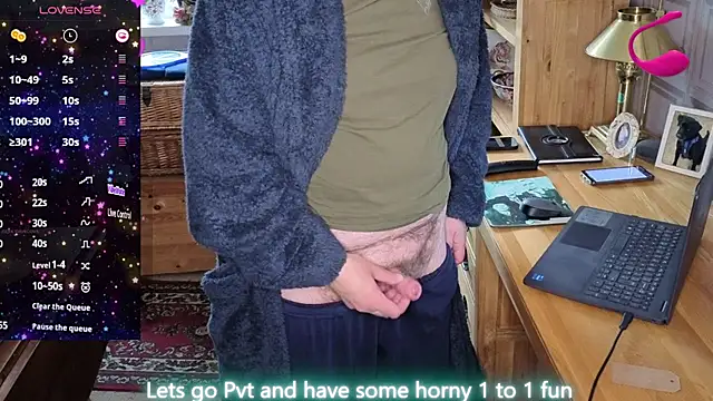 Snapshot of Adamdaddybear chatting on June 8, 2026, 7:20 am Adamdaddybear online show from June 8, 2026, 7:20 am