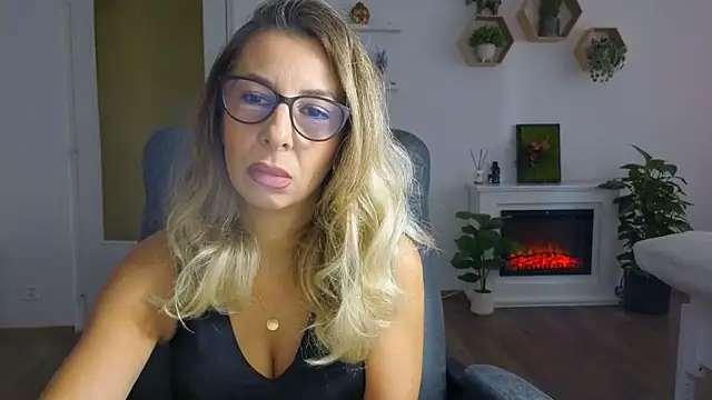 Snapshot of SukyGirl chatting on October 20, 2025, 7:31 am SukyGirl online show from October 20, 2025, 7:31 am