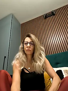 Snapshot of SukyGirl chatting on November 5, 2025, 7:41 am SukyGirl online show from November 5, 2025, 7:41 am