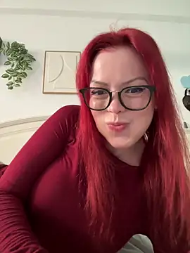 Snapshot of AylaRed chatting on April 7, 2026, 5:52 am AylaRed online show from April 7, 2026, 5:52 am