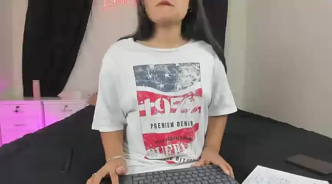 lindacastro02 online show from February 27, 2025, 1:17 pm