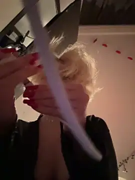 XMelissaX online show from April 10, 2026, 10:03 pm