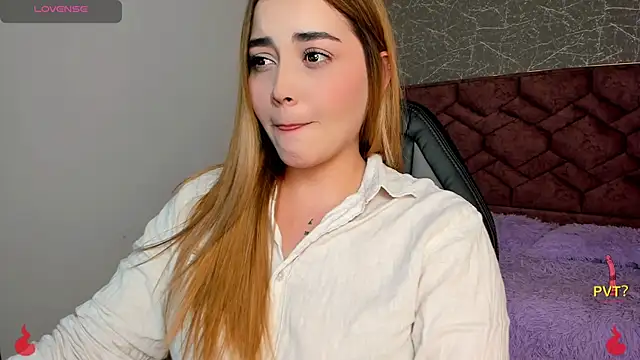 Snapshot of Lucia_star__ chatting on January 20, 2025, 7:14 pm Lucia star online show from January 20, 2025, 7:14 pm