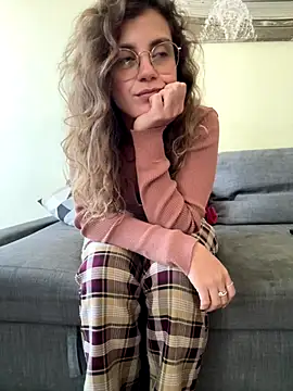 ItalianiMuli online show from October 24, 2025, 12:45 pm