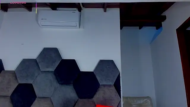 Latrellx7 online show from April 10, 2026, 3:45 am