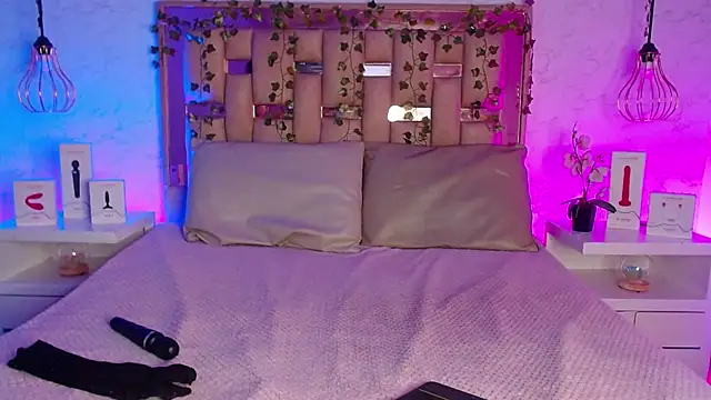 Snapshot of GigiVolkova chatting on March 6, 2025, 7:43 pm GigiVolkova online show from March 6, 2025, 7:43 pm