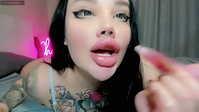 Aira vi online show from May 18, 2026, 3:18 pm