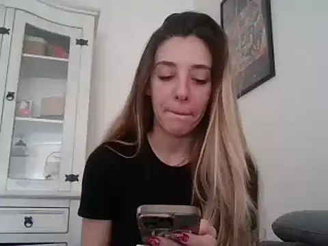 Snapshot of MissBella131 chatting on December 19, 2024, 11:07 am MissBella131 online show from December 19, 2024, 11:07 am