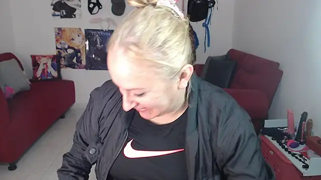 emperabigbootybigass online show from October 15, 2025, 12:16 pm