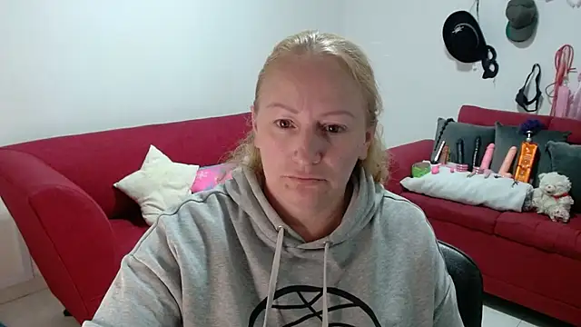 emperabigbootybigass online show from February 9, 2026, 12:20 pm