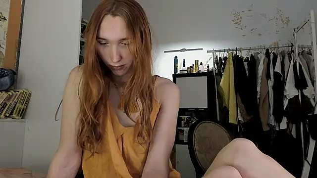 Snapshot of LisaIcon chatting on November 19, 2025, 11:43 am LisaIcon online show from November 19, 2025, 11:43 am