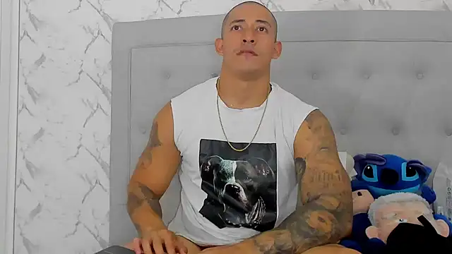 luigiferrara online show from November 6, 2025, 9:59 pm