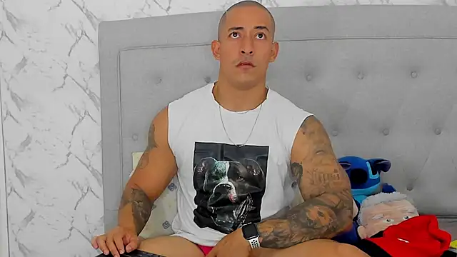 luigiferrara online show from December 2, 2025, 8:59 pm