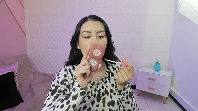 Snapshot of Violetaa_diazz chatting on October 3, 2025, 9:23 pm Violetaa diazz online show from October 3, 2025, 9:23 pm