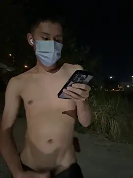 Snapshot of Benson18y chatting on September 26, 2025, 12:42 pm Benson18y online show from September 26, 2025, 12:42 pm