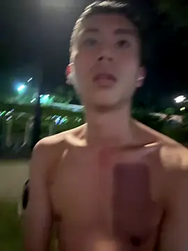 Snapshot of Benson18y chatting on October 29, 2025, 8:43 pm Benson18y online show from October 29, 2025, 8:43 pm