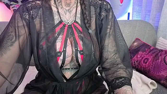 Snapshot of MeganWitch chatting on October 21, 2025, 4:51 pm MeganWitch online show from October 21, 2025, 4:51 pm