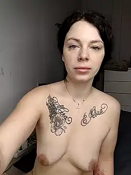 Lola Hale online show from January 28, 2025, 5:14 pm