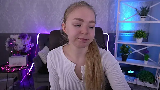 EmilySunshineS online show from December 4, 2025, 2:04 pm