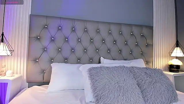 VioletthaRous online show from March 24, 2026, 10:37 pm