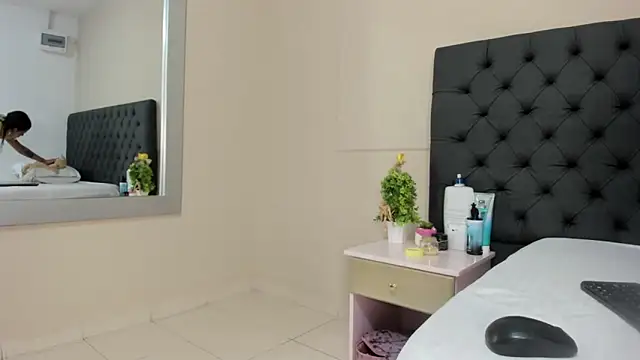 Snapshot of _candy_jade_ chatting on April 14, 2026, 12:44 pm candy jade online show from April 14, 2026, 12:44 pm