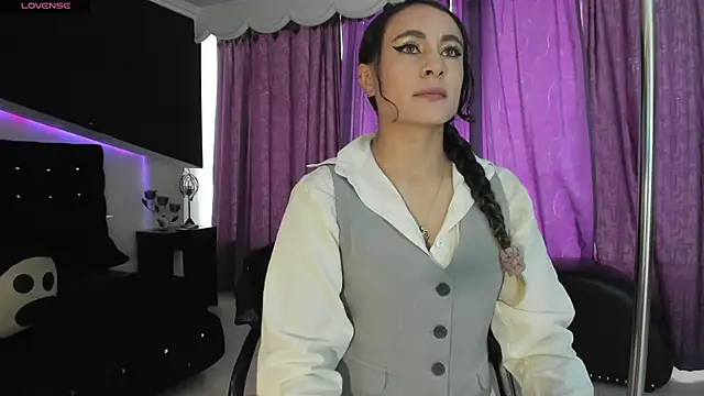 Coral Gibson online show from January 10, 2026, 1:35 pm