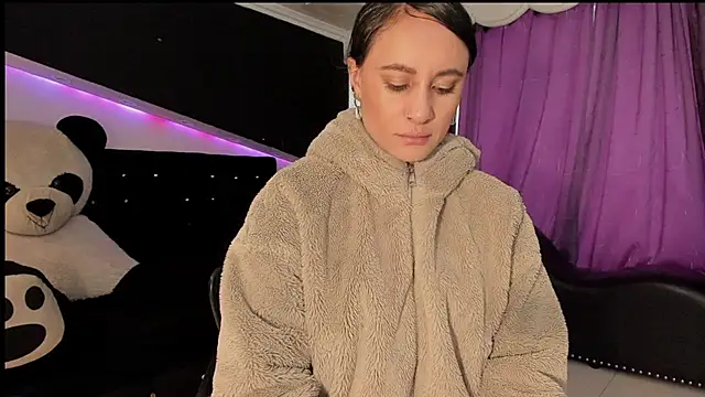 Coral Gibson online show from March 6, 2026, 12:45 pm