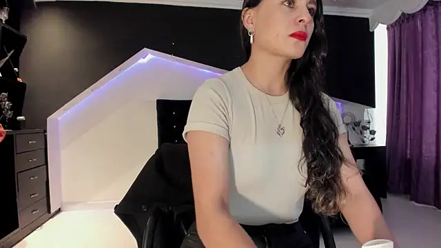 Coral Gibson online show from May 22, 2026, 2:44 pm