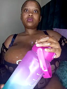 Snapshot of Hotty-boobsxxx chatting on November 5, 2025, 10:10 pm Hotty-boobsxxx online show from November 5, 2025, 10:10 pm