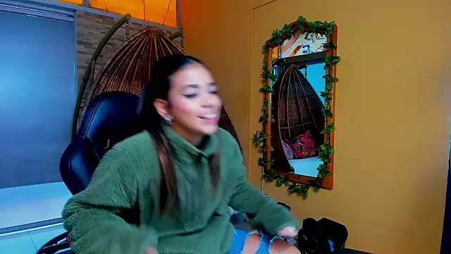 Snapshot of GiaFu chatting on January 5, 2025, 11:59 am GiaFu online show from January 5, 2025, 11:59 am