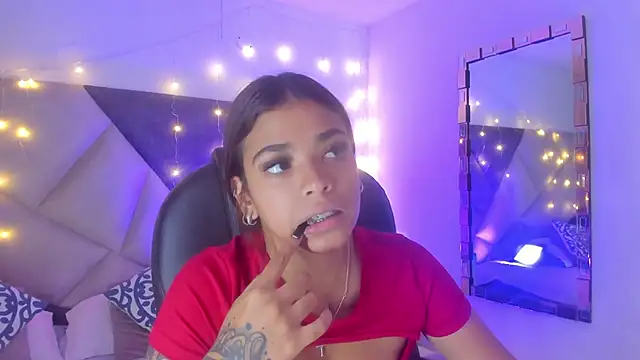 Snapshot of GiaFu chatting on October 28, 2025, 4:53 pm GiaFu online show from October 28, 2025, 4:53 pm