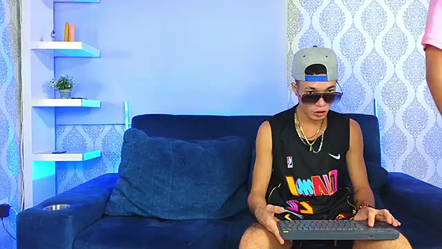 Snapshot of Boy4boy2 chatting on December 10, 2024, 1:22 pm Boy4boy2 online show from December 10, 2024, 1:22 pm
