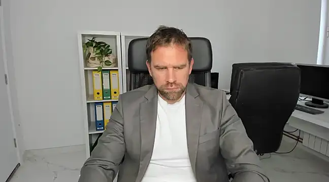 Snapshot of John-E-Dough chatting on December 6, 2024, 8:59 am John-E-Dough online show from December 6, 2024, 8:59 am