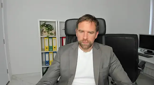 Snapshot of John-E-Dough chatting on December 7, 2024, 8:44 am John-E-Dough online show from December 7, 2024, 8:44 am