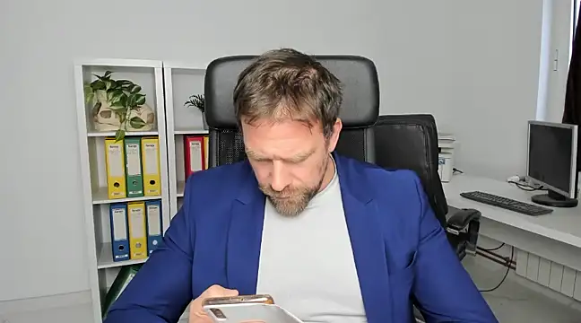 Snapshot of John-E-Dough chatting on December 14, 2024, 8:02 am John-E-Dough online show from December 14, 2024, 8:02 am