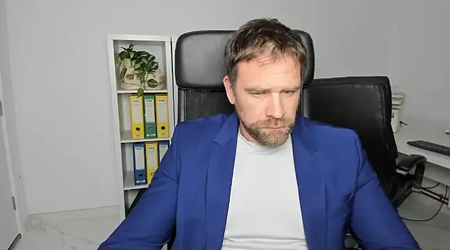 Snapshot of John-E-Dough chatting on December 15, 2024, 5:23 am John-E-Dough online show from December 15, 2024, 5:23 am