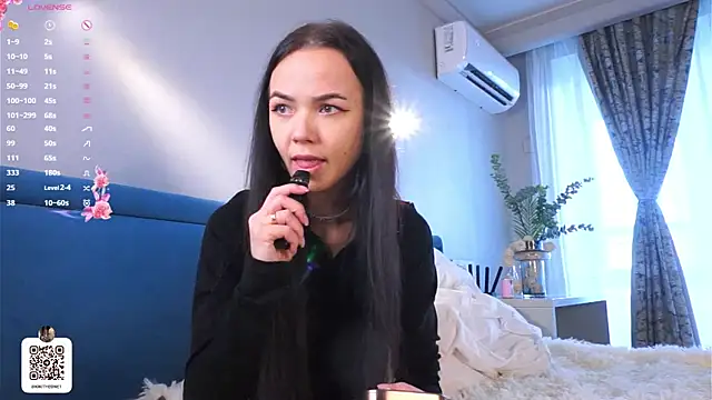 Snapshot of SynneFrary chatting on October 13, 2025, 6:02 am SynneFrary online show from October 13, 2025, 6:02 am