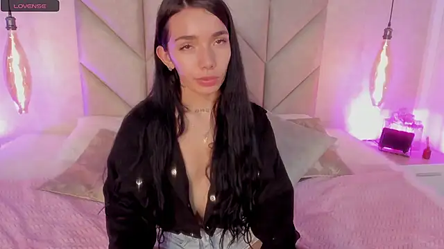 Snapshot of Mollymoon1 chatting on January 6, 2025, 8:28 pm Mollymoon1 online show from January 6, 2025, 8:28 pm