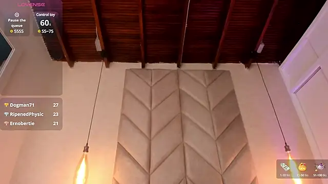 Snapshot of Mollymoon1 chatting on February 27, 2025, 9:14 pm Mollymoon1 online show from February 27, 2025, 9:14 pm