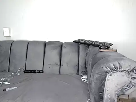 Pearl 00 online show from November 12, 2025, 5:35 pm