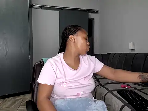 Pearl 00 online show from March 12, 2026, 9:10 pm