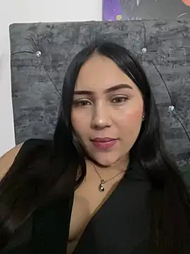 Snapshot of YuliiCamm chatting on February 1, 2025, 2:37 am YuliiCamm online show from February 1, 2025, 2:37 am