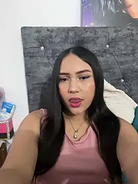 Snapshot of YuliiCamm chatting on February 5, 2025, 11:06 pm YuliiCamm online show from February 5, 2025, 11:06 pm